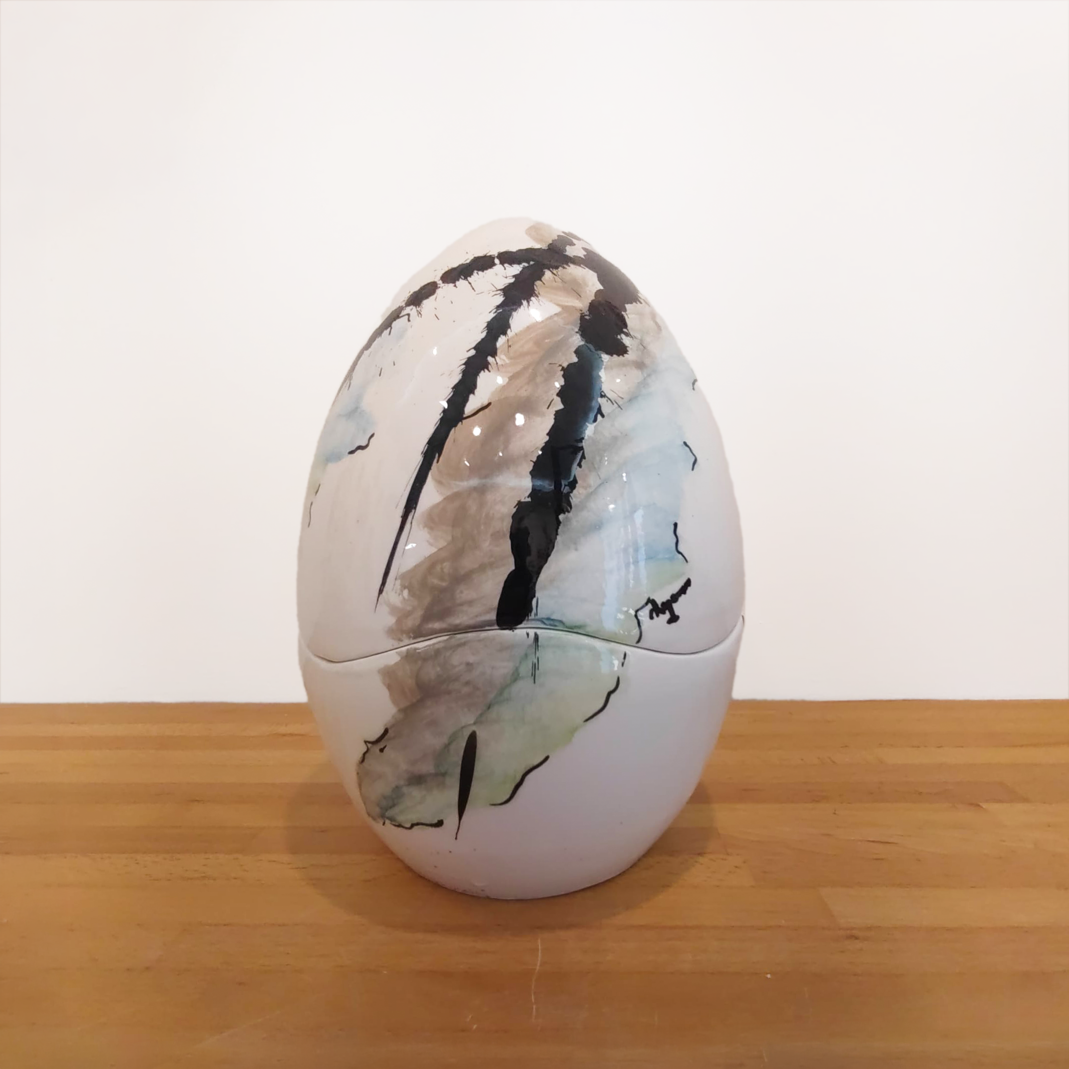 Uovo di Pasqua in ceramica porta cioccolatini