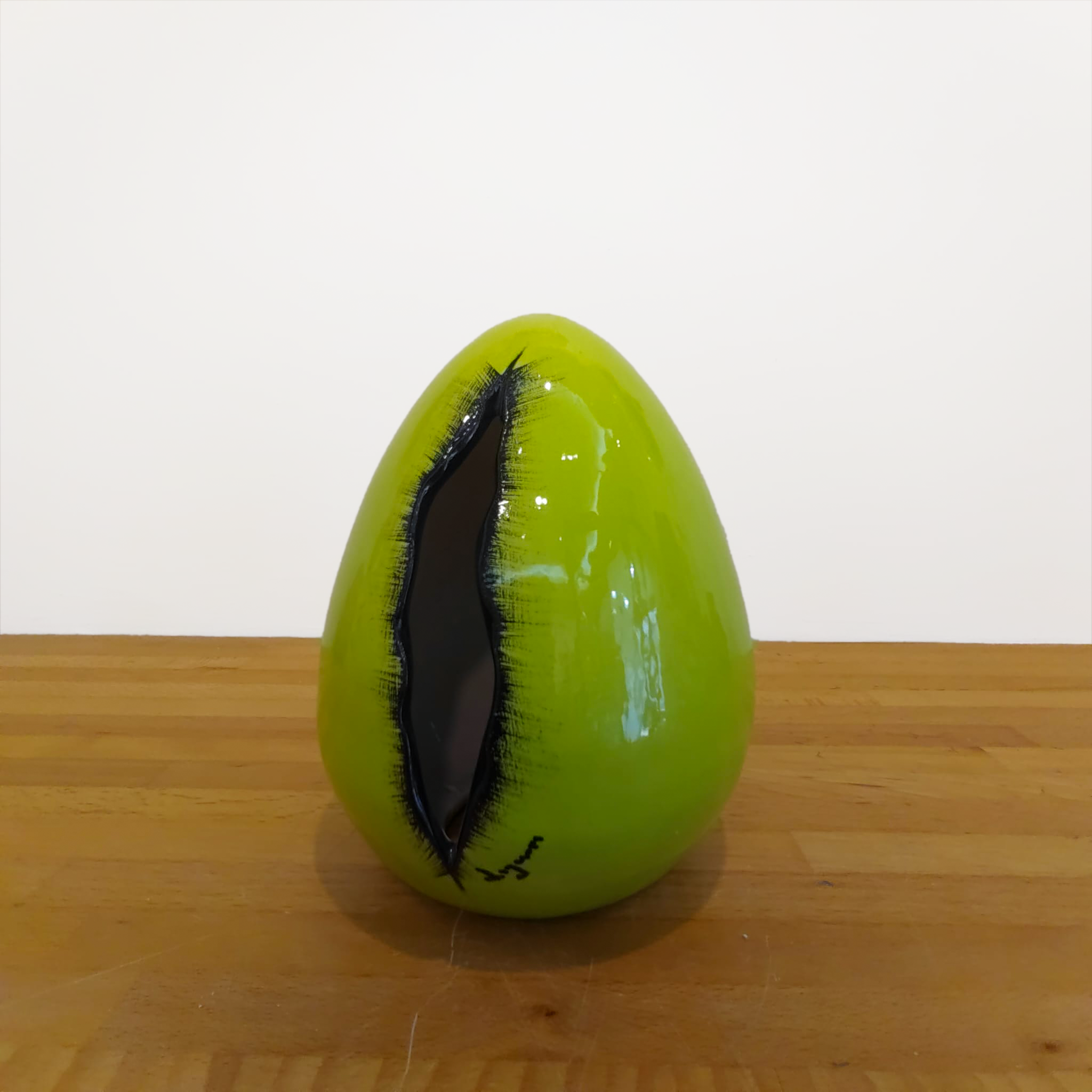 Uovo di Pasqua in ceramica con taglio 17 cm