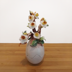 Uovo di Pasqua finitura opaca con fiori scultorei 26 cm