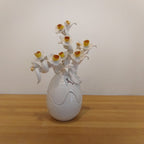 Uovo di Pasqua finitura lucida con fiori scultorei 26 cm