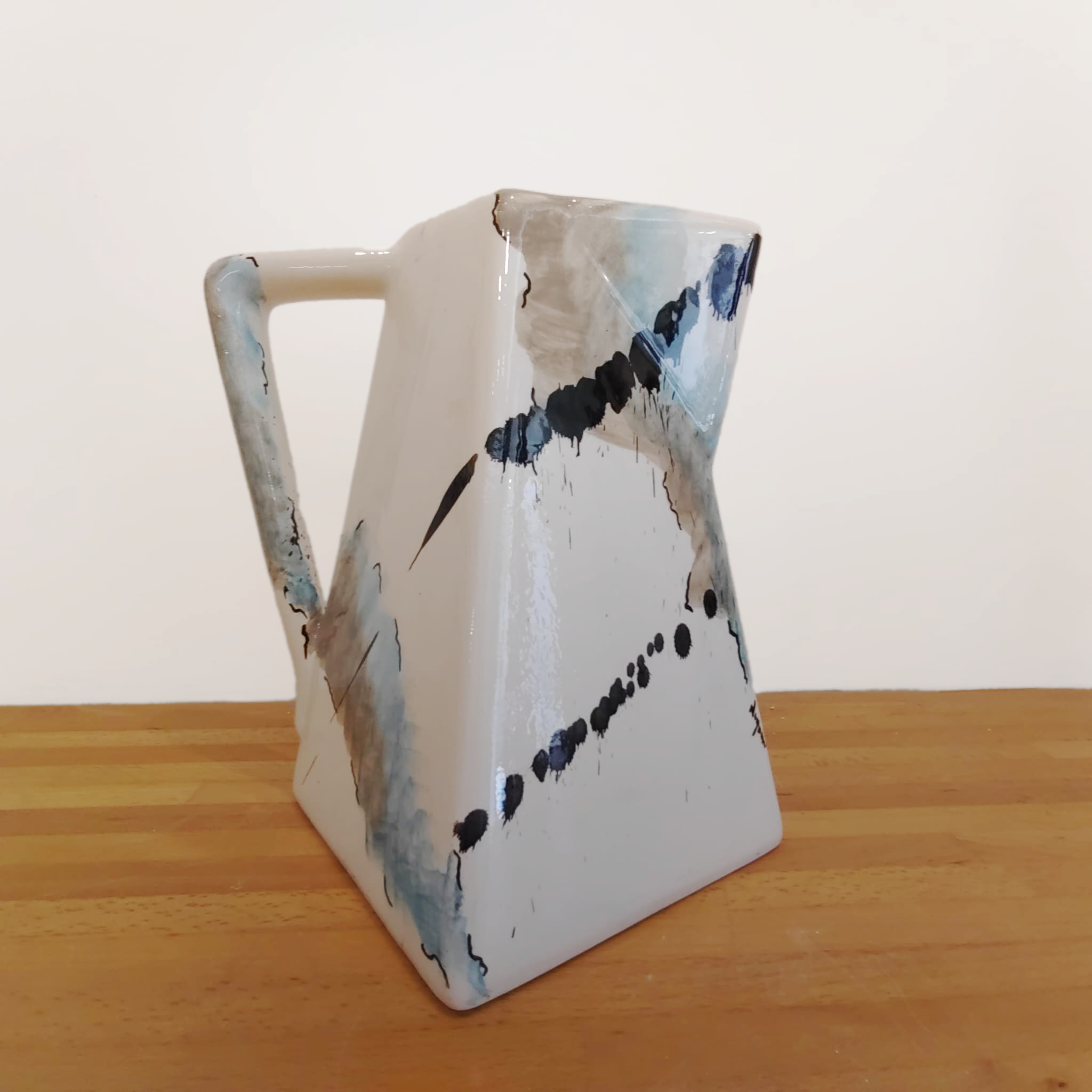 Brocca in ceramica artigianale dipinta a mano