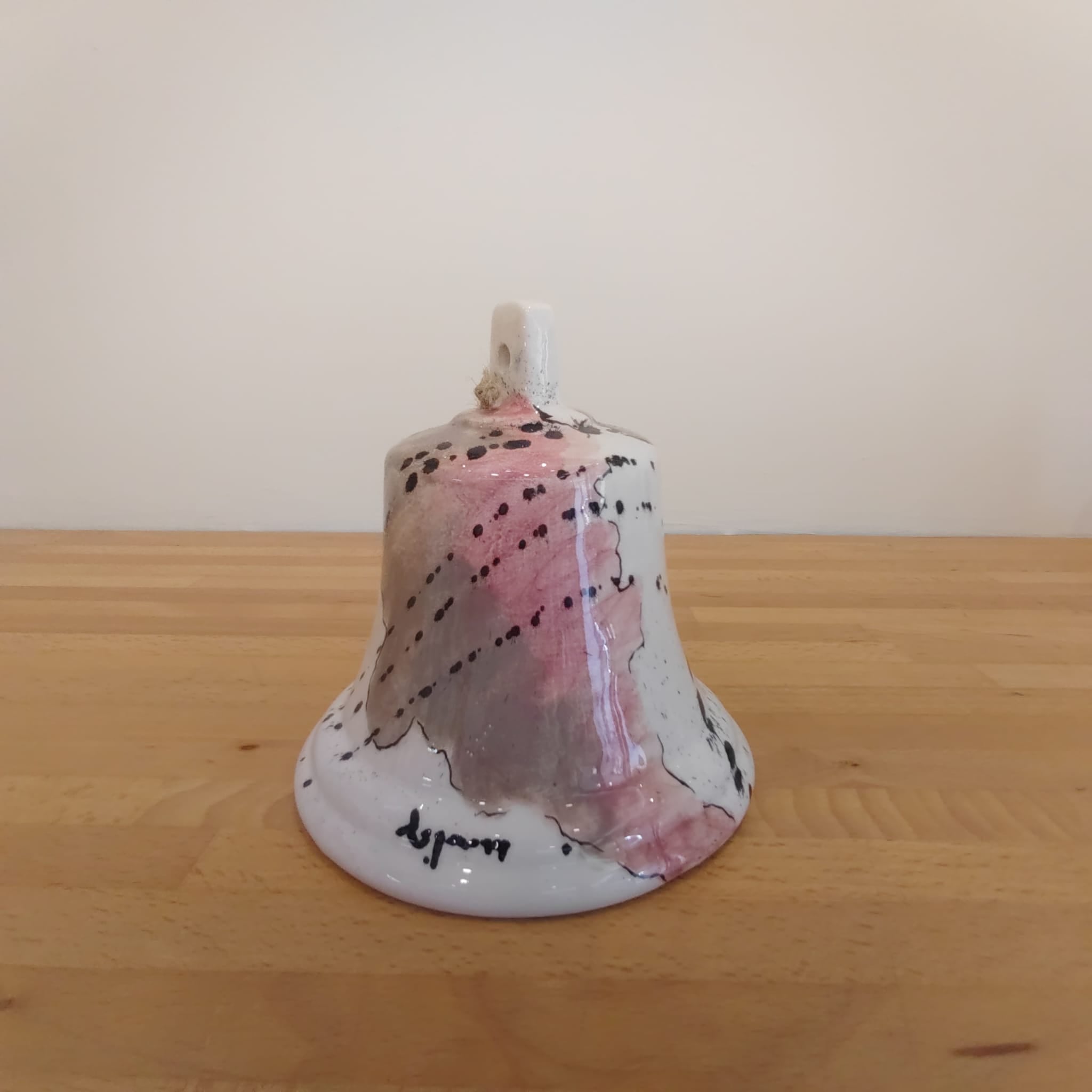 Campana di Pasqua in ceramica moderna decorata a mano