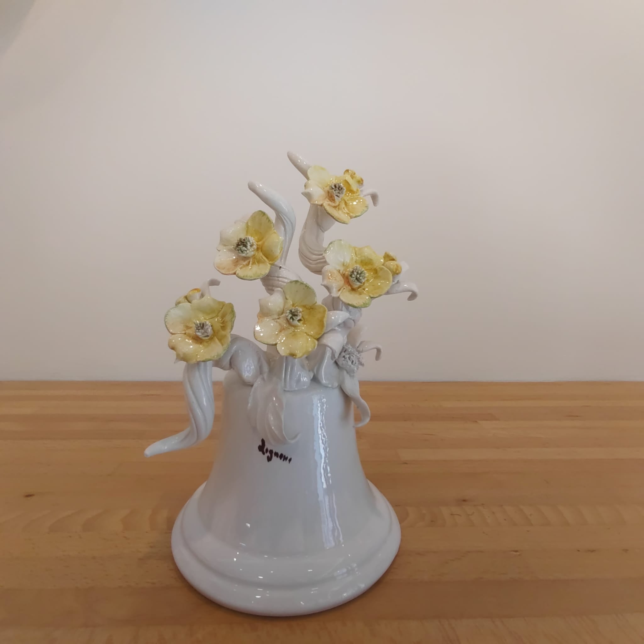 Campana decorativa in ceramica con fiori