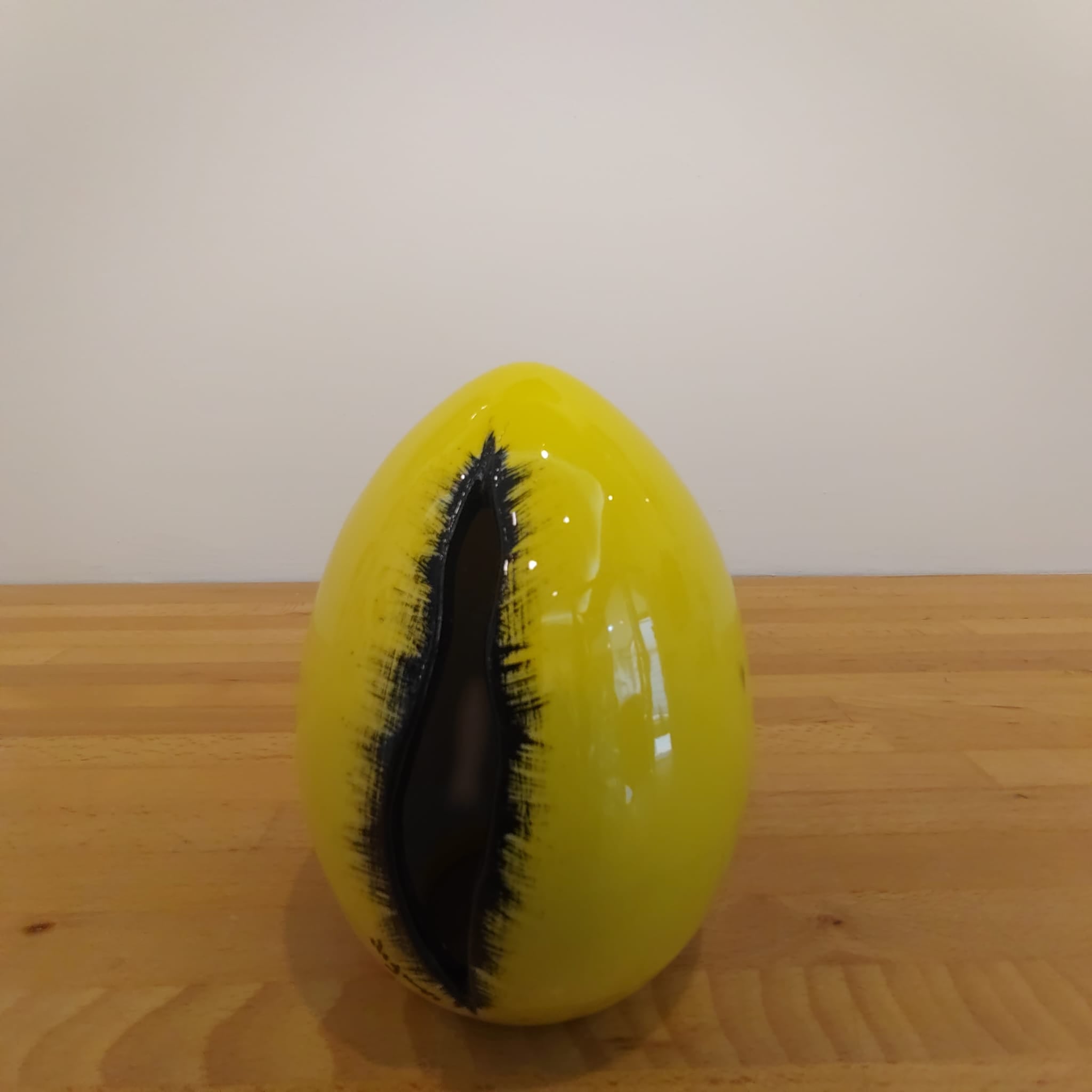 Uovo di Pasqua in ceramica con taglio 13 cm