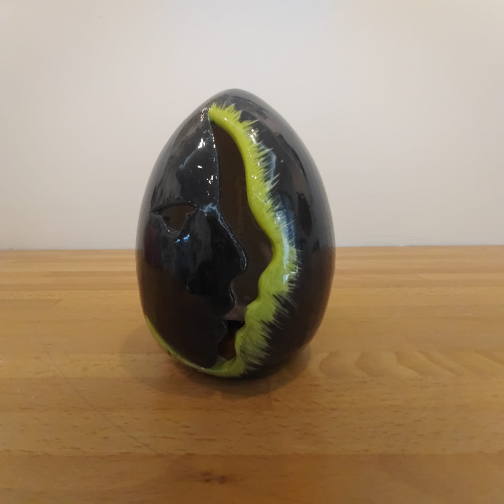 Uovo di Pasqua in ceramica con taglio profilo 13 cm