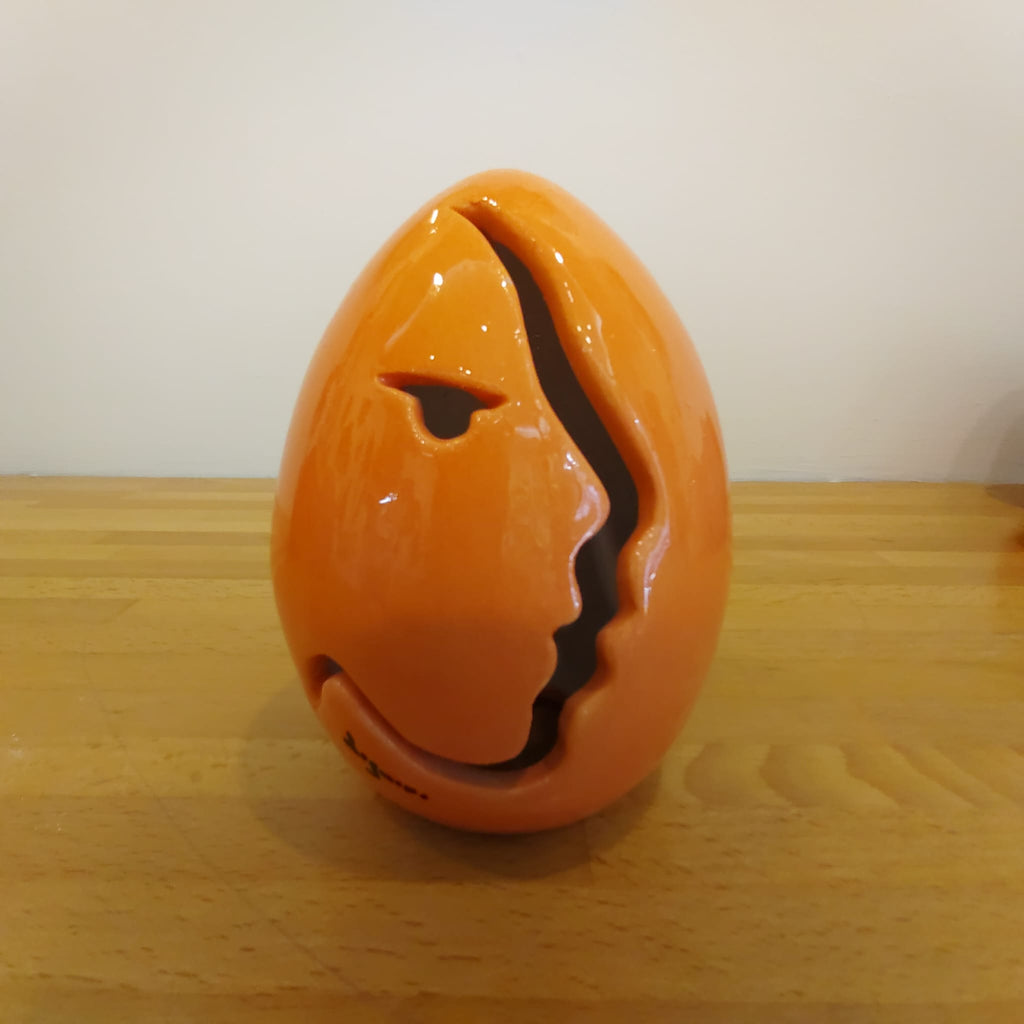 Uovo di Pasqua in ceramica con taglio profilo 13 cm