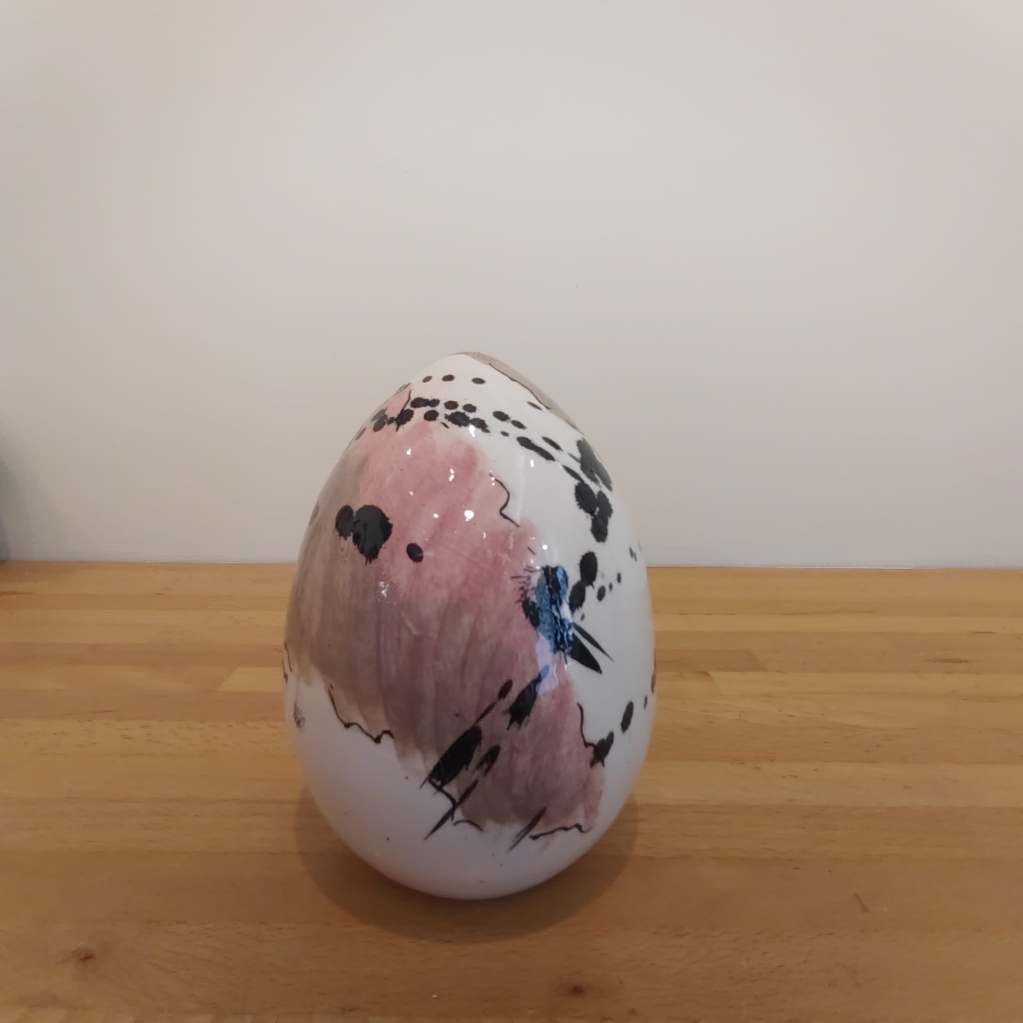 Uovo di Pasqua in ceramica moderna decorata a mano 13 cm