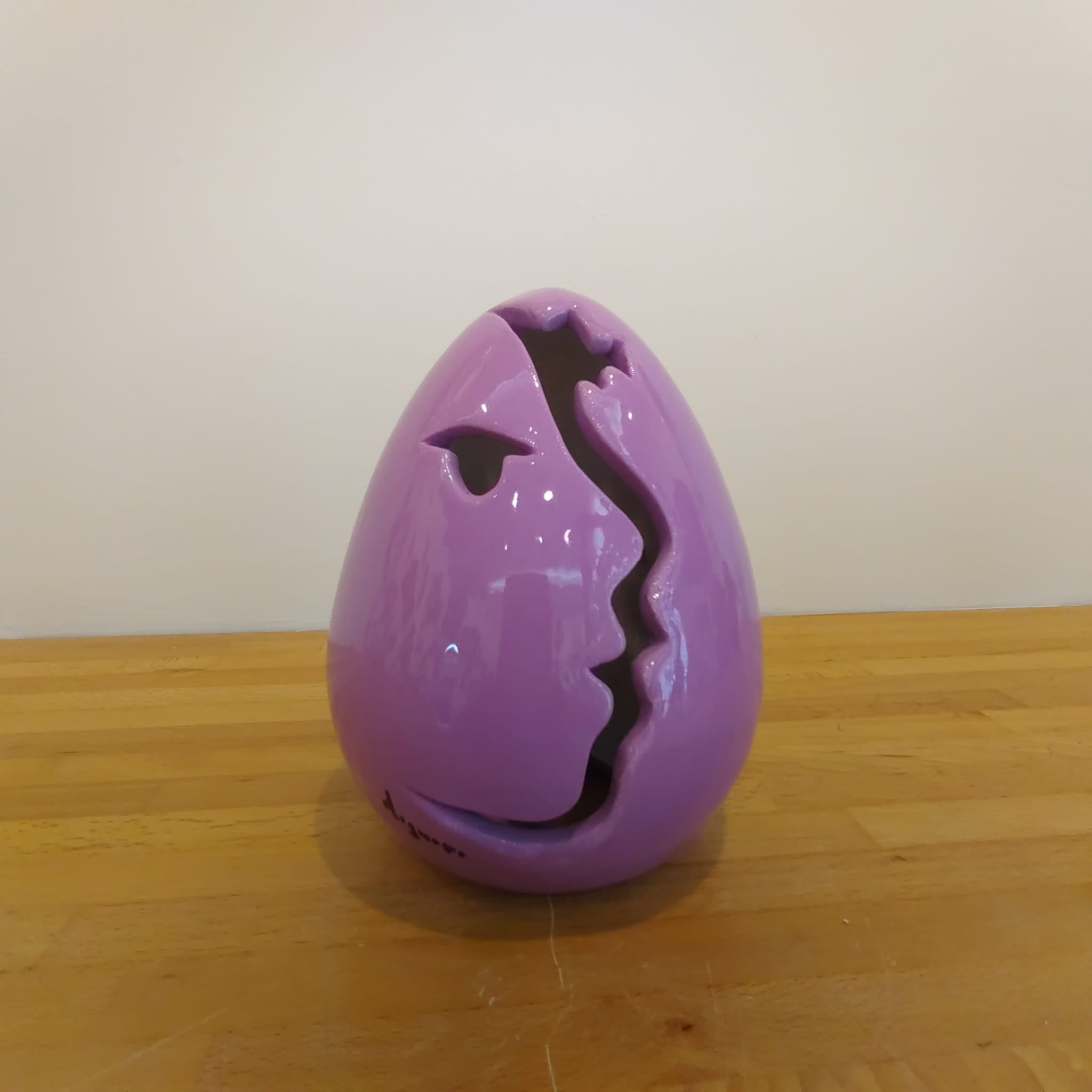 Uovo di Pasqua in ceramica con taglio profilo 17 cm