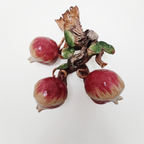 Applique in ceramica con frutta su tronco